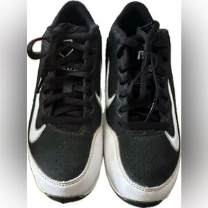 Nike Huarache Youth Baseball Cleats – Size 2Y black and white like new